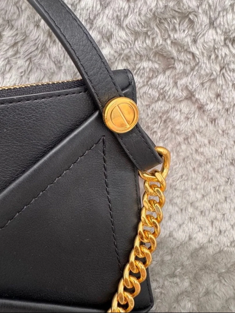Mulberry Black Leather Shoulder Bag with Gold Chain Accent